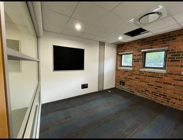 320M² OFFICE TO LET IN BRYANSTON
